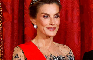 Reina Letizia brill&oacute; con hist&oacute;rica diadema de diamantes en gran gala ofrecida a los Macron