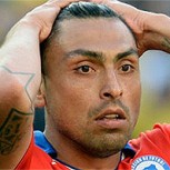 Jara vive vergonzosa jornada: Escupe a compañero, mete autogol y fuera de la Roja