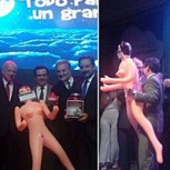 Feroces críticas a Asexma tras regalar muñeca inflable a ministro para “estimular” la Economía