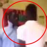 Brutal pelea entre un profesor y un alumno al estilo de la lucha libre: Video se hizo viral