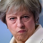 “Nuestra peor Primera Ministra”: Británicos molestos tras la renuncia de Theresa May