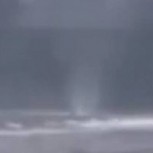 Tromba marina fue captada en Iloca y el agua llegó hasta las casas como consecuencia de las fuertes lluvias en Chile