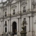 Incidentes en las afueras de La Moneda por manifestación con petardos en marcha por el 11 de septiembre