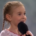 Niña ucraniana que se hizo viral por “Frozen” llegó a Polonia y emocionó a todos cantando su himno en un estadio