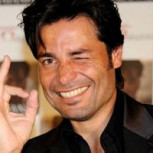 El meme hecho realidad: Chayanne hace llamado a compartir las almohadas con su rostro