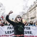 Protestas en Francia: Joven se hace viral por sus bailes en las manifestaciones