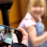 Sharenting: La grave dinámica de internet donde padres exponen a menores de edad