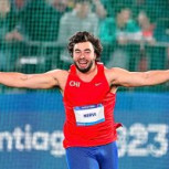 Video: Ganador de oro en atletismo se fue en metro y recibió ovación del público