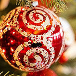 Árbol de Navidad en Chiloé es viral por “desabrida” decoración y recibe duras críticas