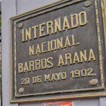 Cuatro estudiantes están en riesgo vital por explosión en el Internado Nacional Barros Arana