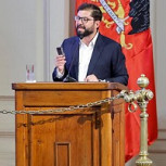 Presidente Gabriel Boric “reta” en público a sus ministros durante una intervención