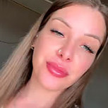 Reconocida influencer española terminó lesionada tras accidente en mall de Santiago