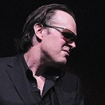 Joe Bonamassa da terrible lección a guardia que golpeaba a fan: no lo olvidará jamás