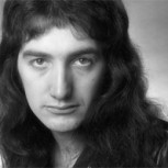 ¿Qué fue de John Deacon, el legendario bajista de Queen, tras la muerte de Freddie Mercury?