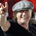 El cantante de AC/DC, vivo de milagro: Sobrevivió a un impactante accidente en carrera de autos