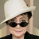Yoko Ono, enferma y en sillas de ruedas, logra mantenerse activa a los 87 años