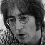 Rematan en exorbitante cifra el “disco maldito” que John Lennon le firmó a su asesino