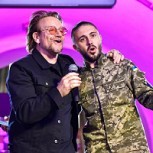 Conmovedor gesto de Bono: Cantó gratis en Kiev y las imágenes generan una fuerte emoción