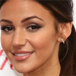 Michelle Keegan llega tarde a estudio de televisión y la obligan a salir al aire sin maquillaje