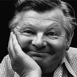 La perturbadora historia de Benny Hill: Así fue la solitaria vida del humorista inglés fuera de pantalla