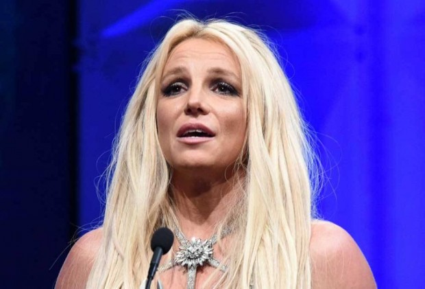 Britney Spears y su escándalo más bullado: persiguió a un paparazzzi tras afeitarse la cabeza / eldiariony.com
