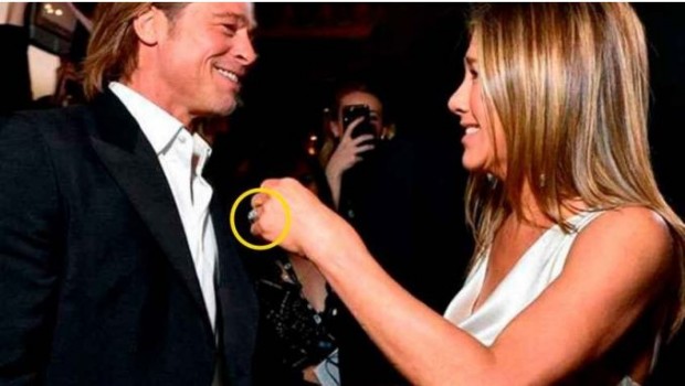 En su reunión con Brad Pitt de enero de este año, Jennifer Aniston llevó puesto el anillo de compromiso / labotana.com