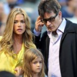 Hija de Charlie Sheen y Denise Richards excluye a sus padres de su recuento de 2021 generando rumores