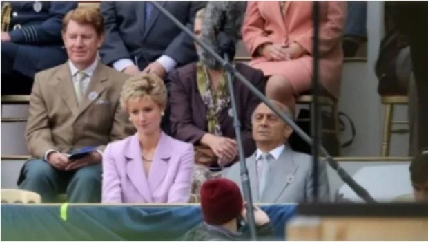 Sin embargo, esta imagen, en la que Lady Di está sentada junto a Mohamed Al-Fayed, generó indignación en la Corona británica / www.infobae.com