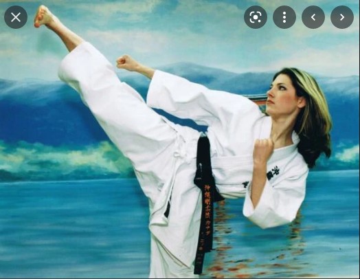 Casi con seguridad, este aspecto le jugó a favor para conseguir el papel de Lagertha / taekwondo.fandom.com