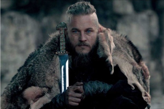  "Ragnar" apareció en una escena de "Vikingos", en la que no debería haber estado, y nadie lo notó  / indiehoy.com