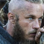 Fanáticos de “Vikingos” tuvieron fiesta con invitado de lujo: “Ragnar” apareció y bebió cerveza con ellos