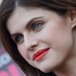 Alexandra Daddario comparte nuevas fotos como modelo y recibe casi 500 mil “me gusta”