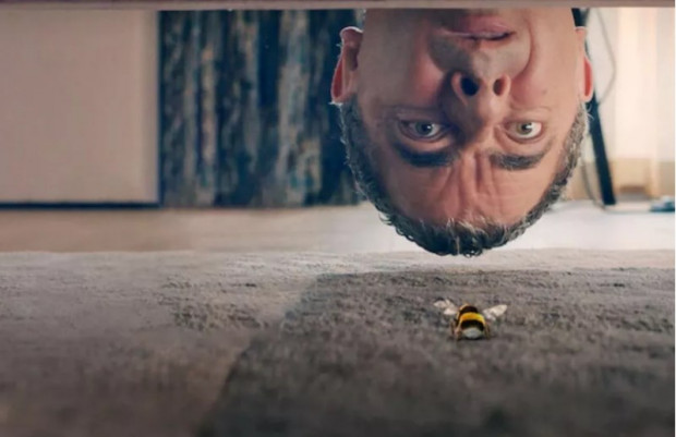 Tras su primera temporada, Netflix decidió cancelar la serie "Man vs. Bee", con Rowan Atkinson / www.vocescriticas.com