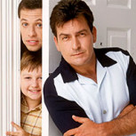 Excompañero de Charlie Sheen en “Two and a Half Men” vuelve a atacarlo en duros términos
