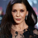 Catherine Zeta-Jones da un vuelco en su carrera con su nuevo papel olvidándose de Morticia Addams