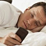 Qué pasa en el cerebro cuando lo primero que se hace al despertar es revisar el teléfono celular