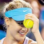 Escote de la tenista Genie Bouchard para celebrar Halloween genera revuelo en las redes