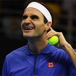 Federer juega a las escondidas y “ataca” a su fisioterapeuta en Australia: Video muestra que se divierte como un niño