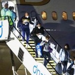 Positivos de Covid-19 en aviones obligan a cuarentena masiva en la previa de Australia: Más de 70 tenistas aislados