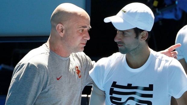 Otros tiempos: Andre Agassi entrenando a Novak Djokovic / as.com