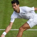 ¿El Hombre Araña en Wimbledon? Djokovic vuelve a parecerse al superhéroe con impresionante movimiento