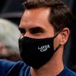 Federer reaparece en la Laver Cup asistido por muletas: La imagen más triste para sus fans