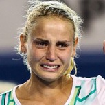 Extenista Jelena Dokic recibe conmovedor homenaje en el Australian Open y entra en llanto