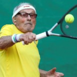 El tenista más longevo del mundo no abandona Ucrania pese a bombardeos: “Tengo la heladera llena de comida”