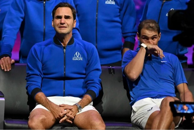 Roger Federer, tras jugar su último partido, a puro llanto junto a Rafael Nadal / www.lanacion.com.ar