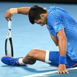 Djokovic recibe otra “botella misteriosa” de su equipo y lo acusan de “hacer trampa”: ¿Qué ocurrió en Australia?