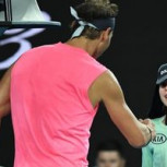 Nadal sufre insólita confusión con sus raquetas en el debut del Abierto de Australia: Pasapelotas fue el protagonista