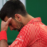 Djokovic tuvo insólita reacción al suspenderse su partido en Wimbledon: Mira el video