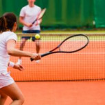 El increíble punto en el US Open que incluyó un tiro por entre las piernas y desató euforia de los aficionados