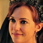 Actriz conocida por interpretar a Hürrem impacta con comercial de shampoo: Canta, modela y baila